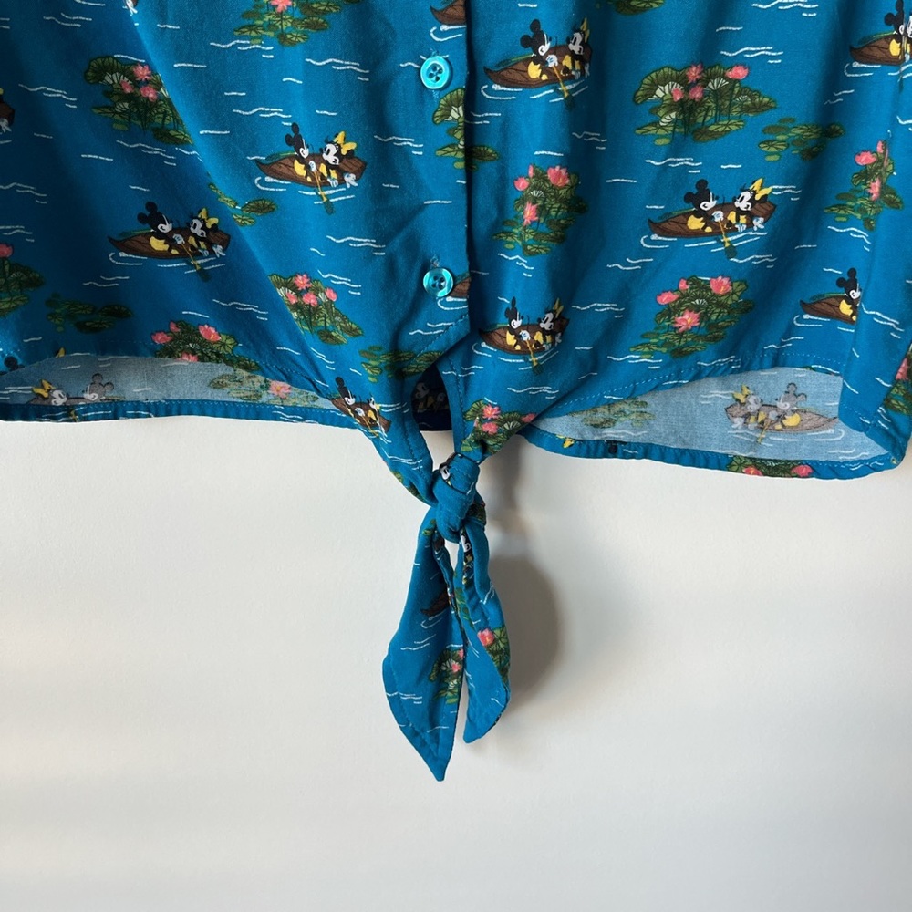 ☀️Disney button down shirt - Picture 5 of 6